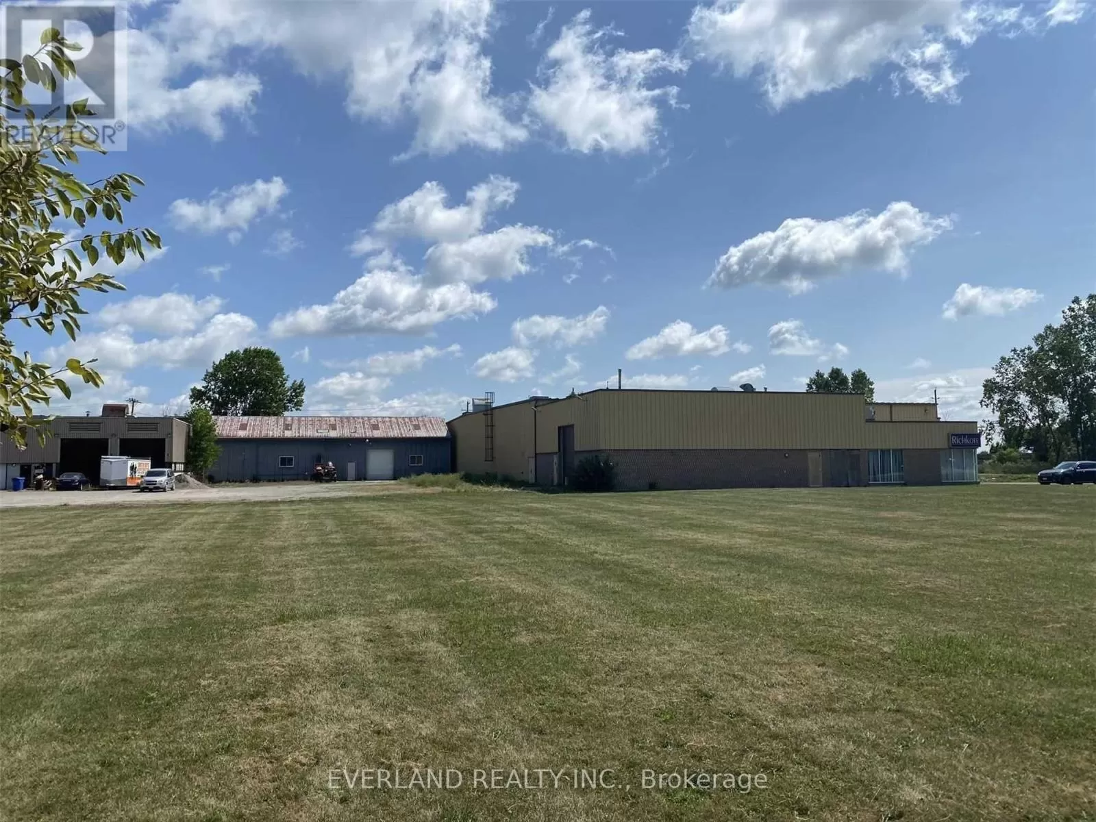 Warehouse for rent: 1053 Wellington Street, Chatham-Kent, Ontario N0P 1M0