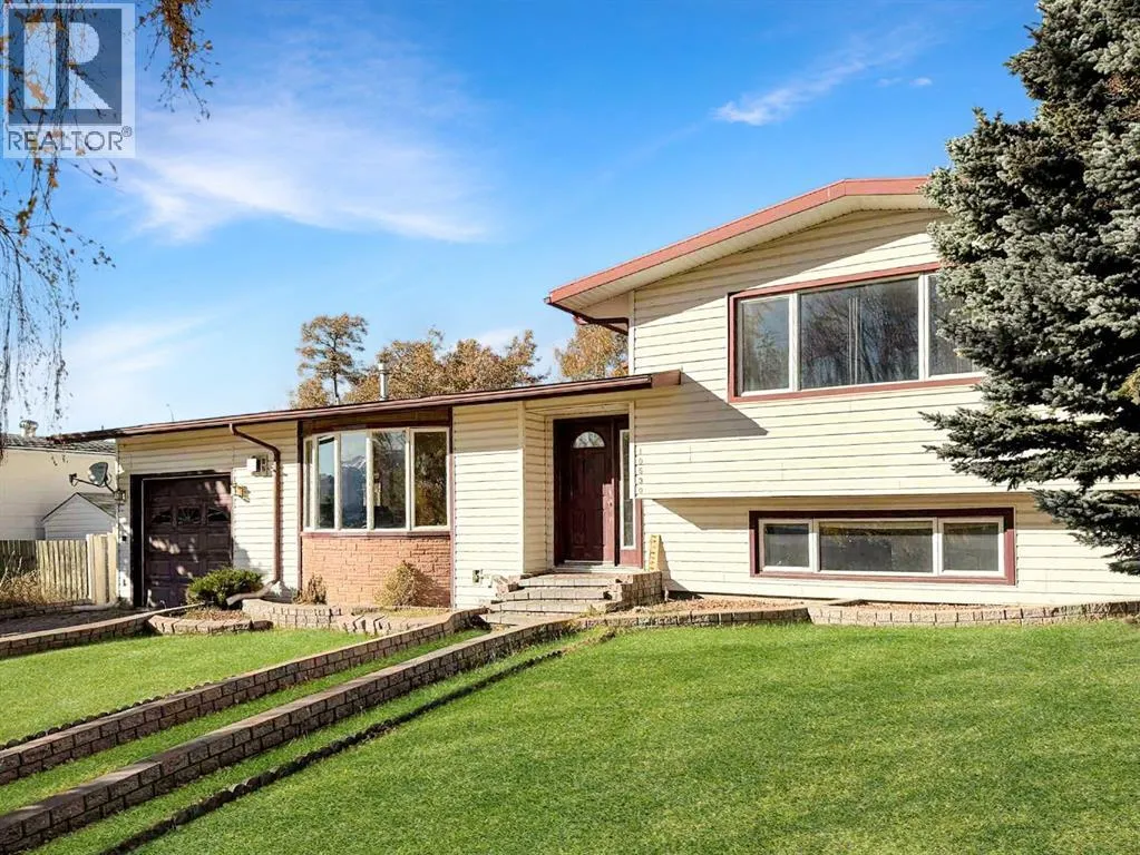 House for rent: 10530 98th Avenue, Grande Cache, Alberta T0E 0Y0