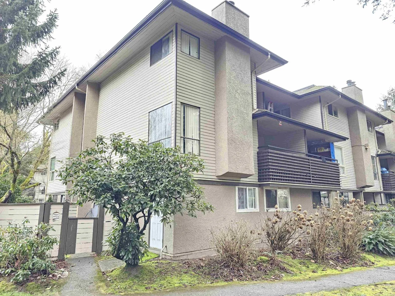 Row / Townhouse for rent: 10539 Holly Park Lane, Surrey, British Columbia V3R 6X8
