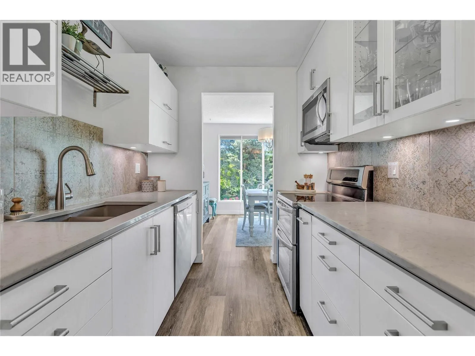 Apartment for rent: 1056 Bernard Avenue Unit# 216, Kelowna, British Columbia V1Y 8L7