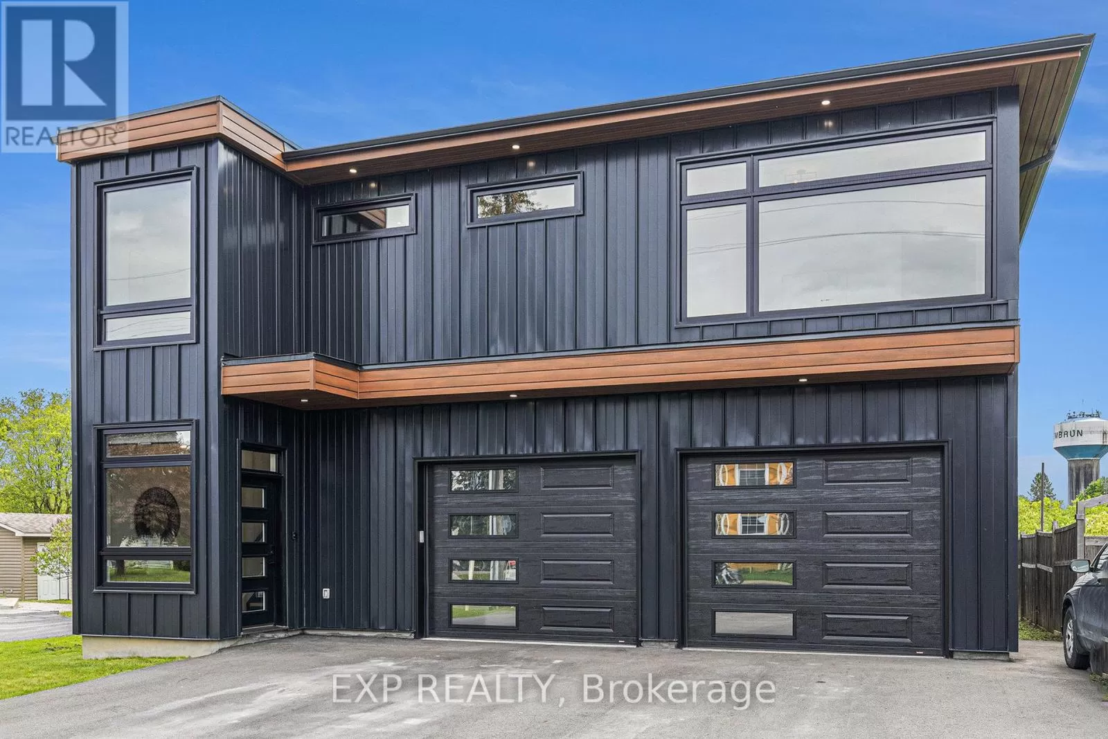 House for rent: 1056 Notre Dame Street, Russell, Ontario K0A 1W0