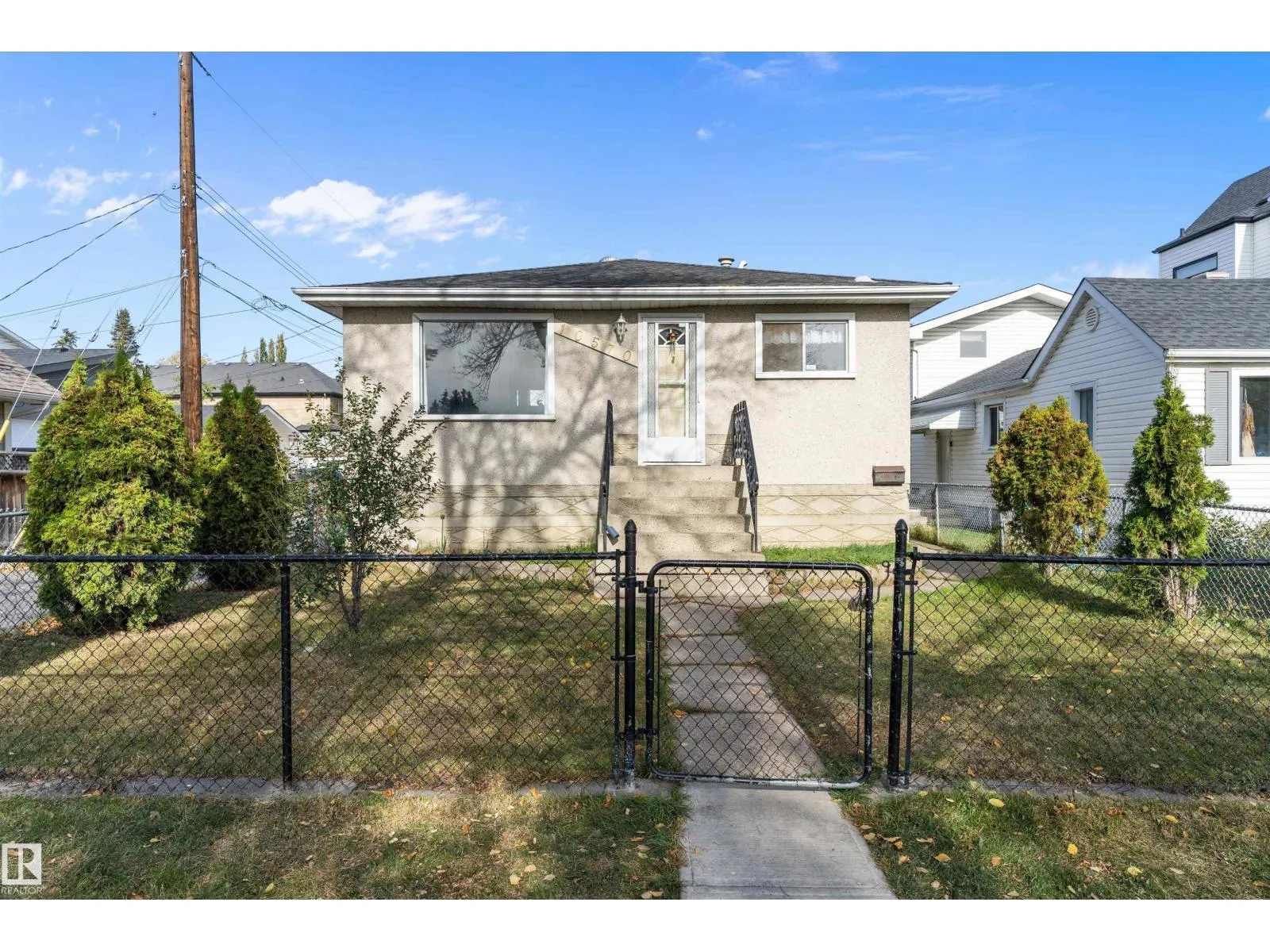 House for rent: 10570 66 Av Nw, Edmonton, Alberta T6H 1X4