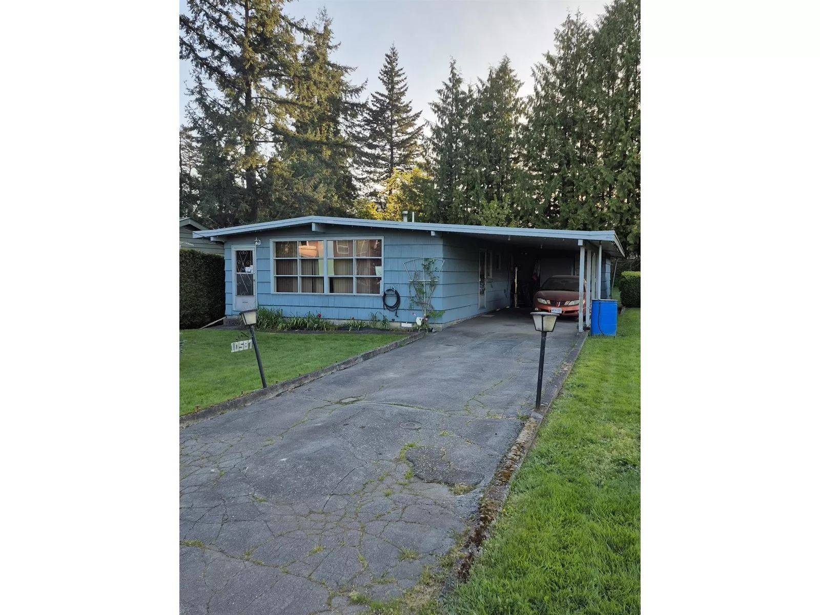 House for rent: 10587 138a Street, Surrey, British Columbia V3T 4L2