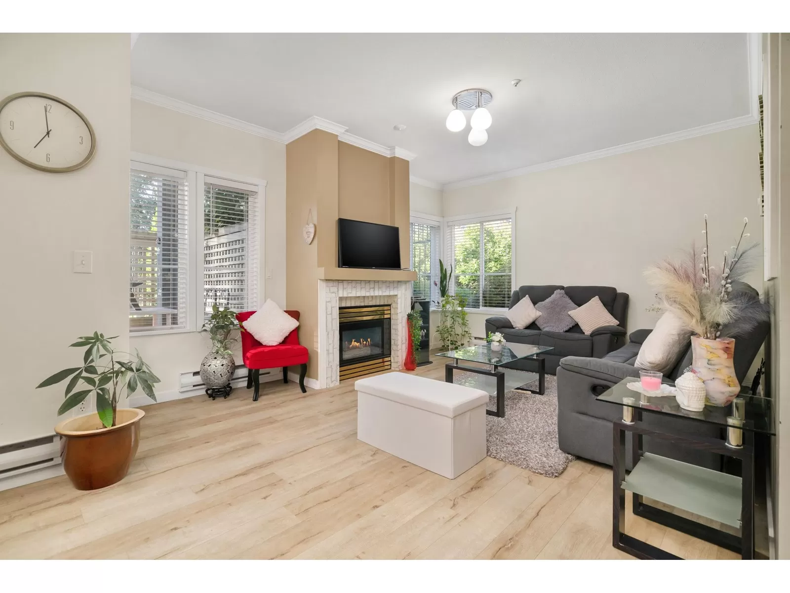 Apartment for rent: 106 10675 138a Street, Surrey, British Columbia V3T 4L2