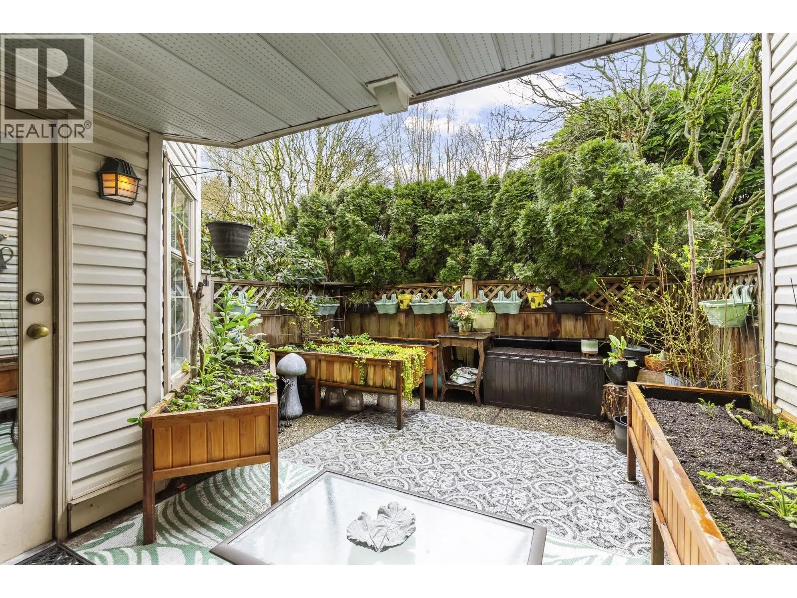 Apartment for rent: 106 1955 Suffolk Avenue, Port Coquitlam, British Columbia V3B 1H3