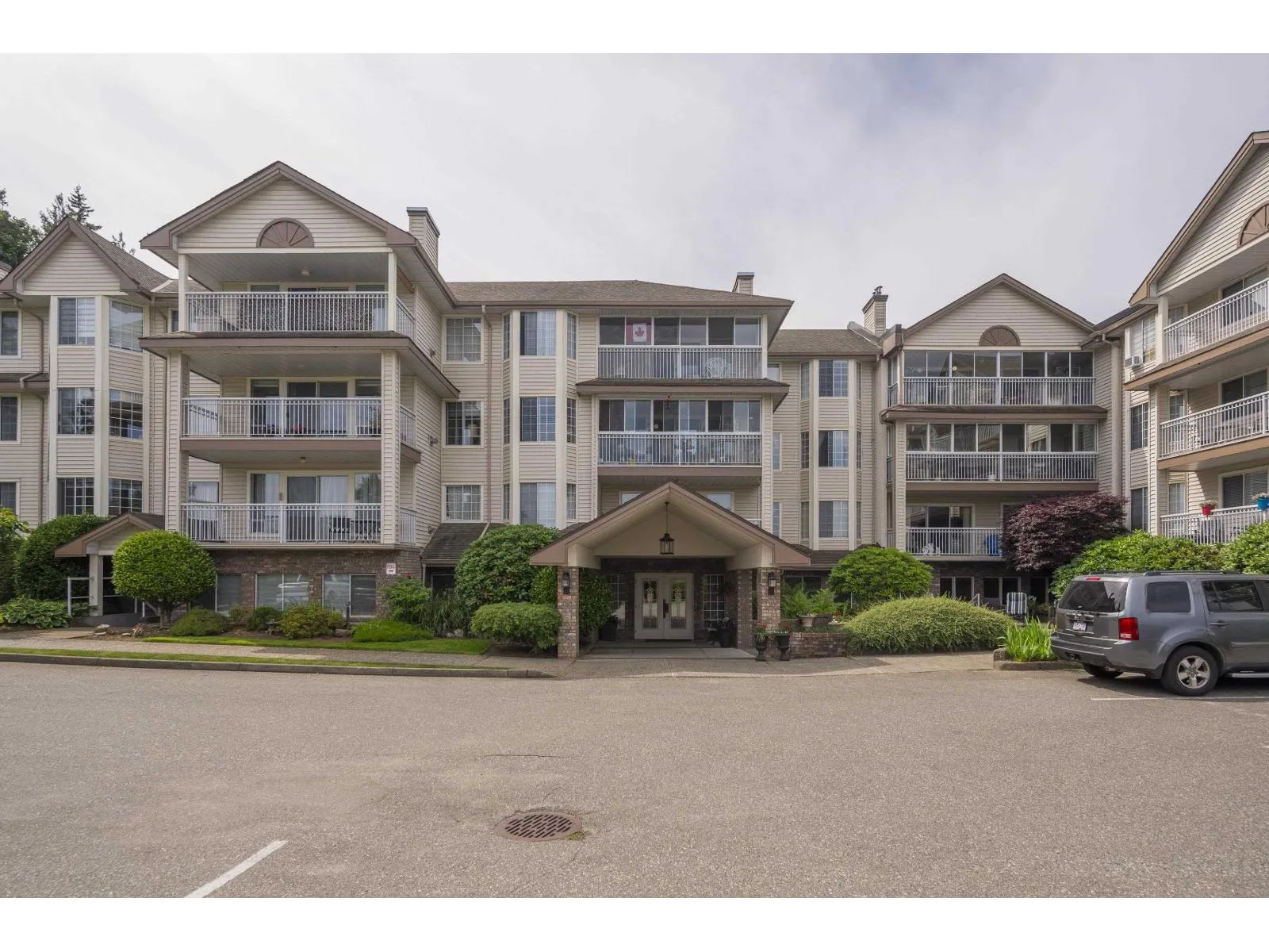 Apartment for rent: 106 2491 Gladwin Road, Abbotsford, British Columbia V2T 3N9