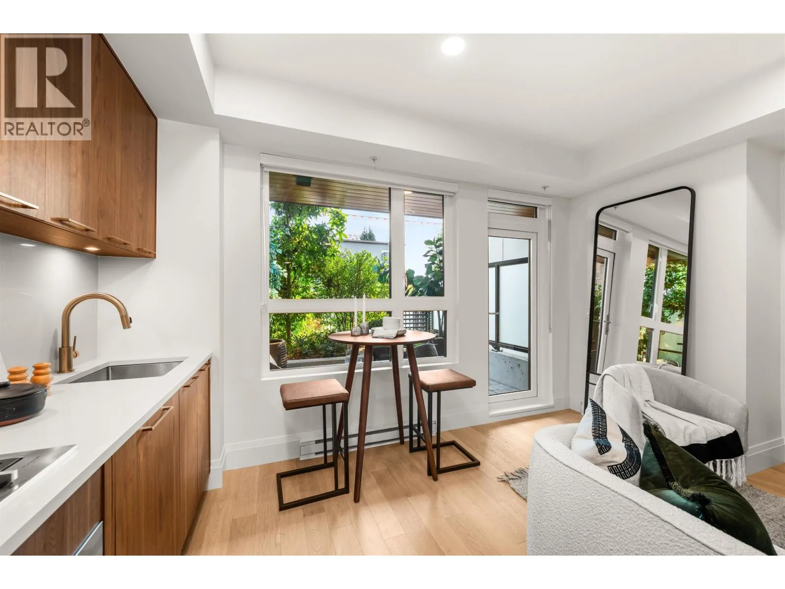 Apartment for rent: 106 2550 Garden Drive, Vancouver, British Columbia V5N 4X6