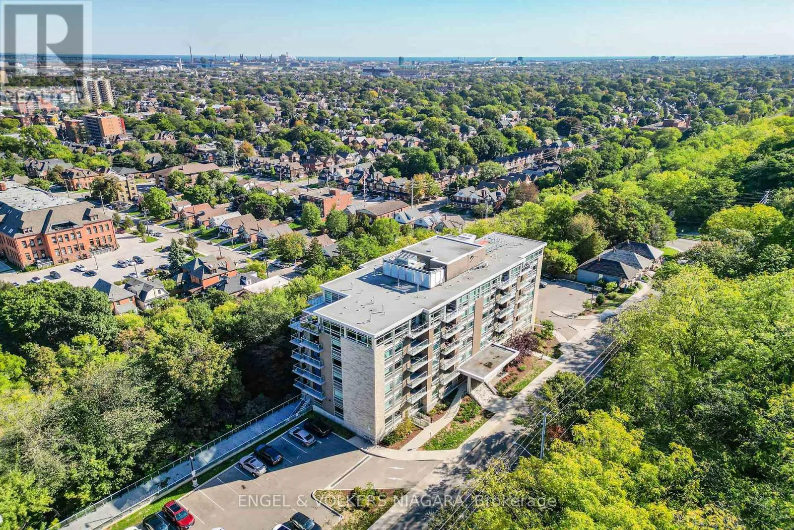 Apartment for rent: 106 - 479 Charlton Avenue E, Hamilton, Ontario L8N 0B4