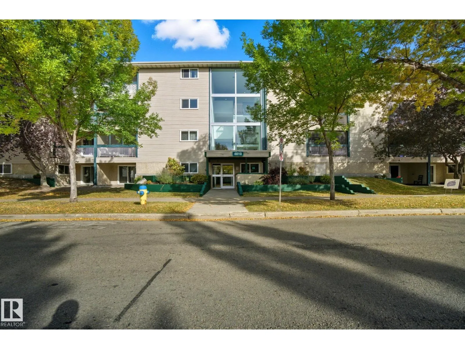 Apartment for rent: #106 4810 Mill Woods Rd S Nw, Edmonton, Alberta T6L 5N9