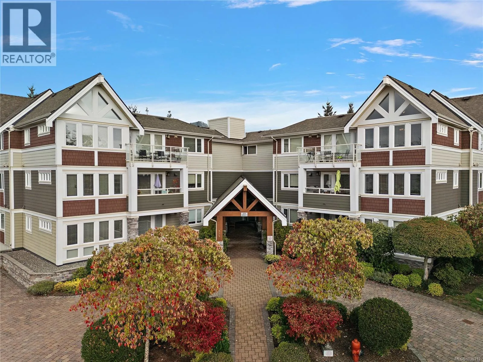 Apartment for rent: 106 535 Heatherdale Lane, Saanich, British Columbia V8Z 0A4