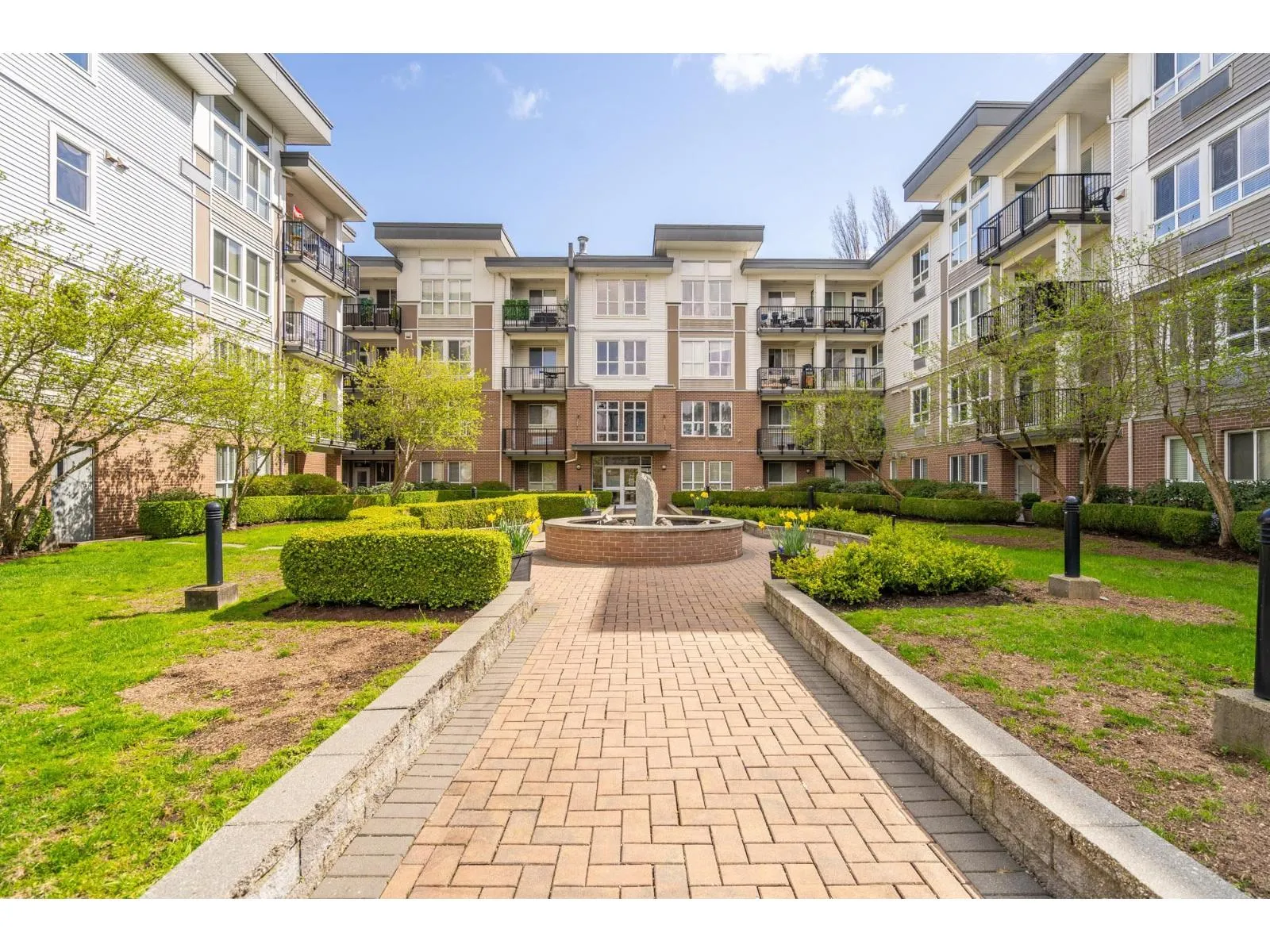 Apartment for rent: 106 5430 201 Street, Langley, British Columbia V3A 1P7