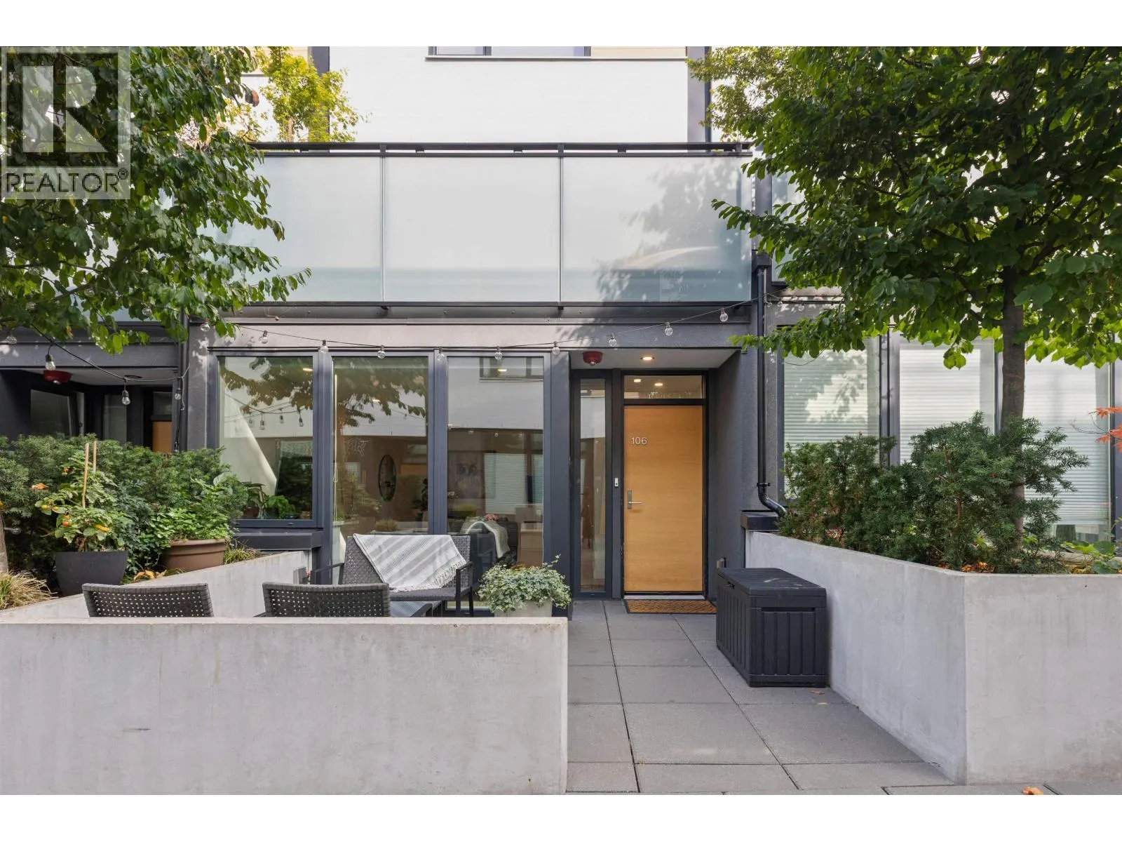 Apartment for rent: 106 649 E 3rd Street, North Vancouver, British Columbia V7L 1G6