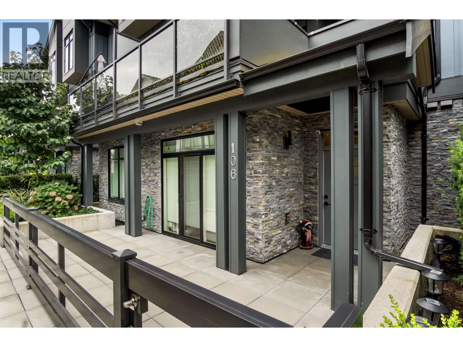 Row / Townhouse for rent: 106 7131 17th Avenue, Burnaby, British Columbia V3N 1K8