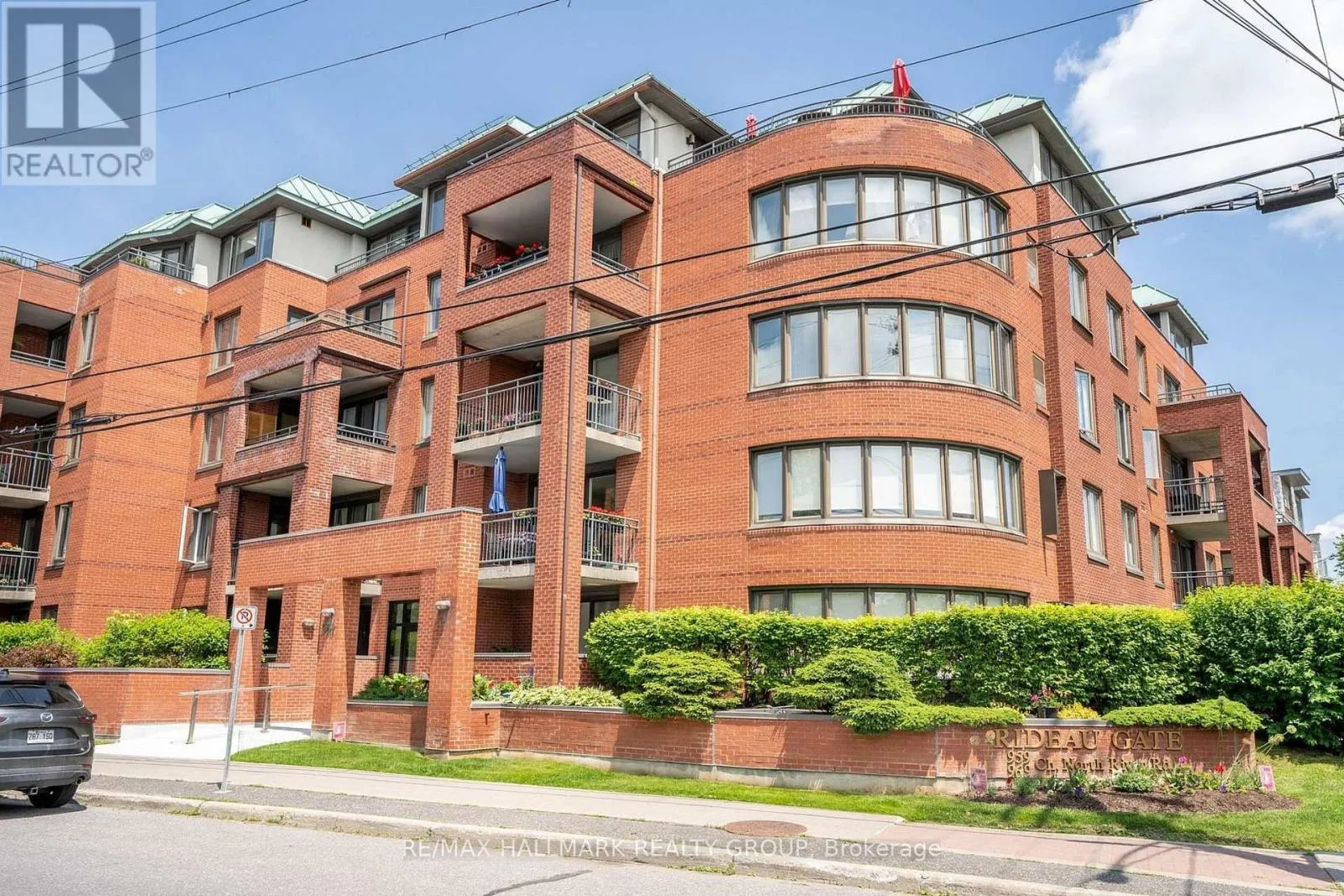 Apartment for rent: 106 - 969 North River Road, Ottawa, Ontario K1K 3V3