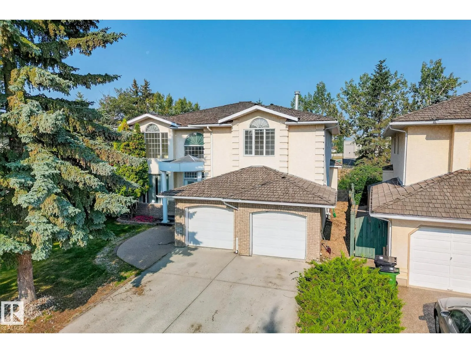 House for rent: 106 Farnell Cl Nw, Edmonton, Alberta T6R 2E4