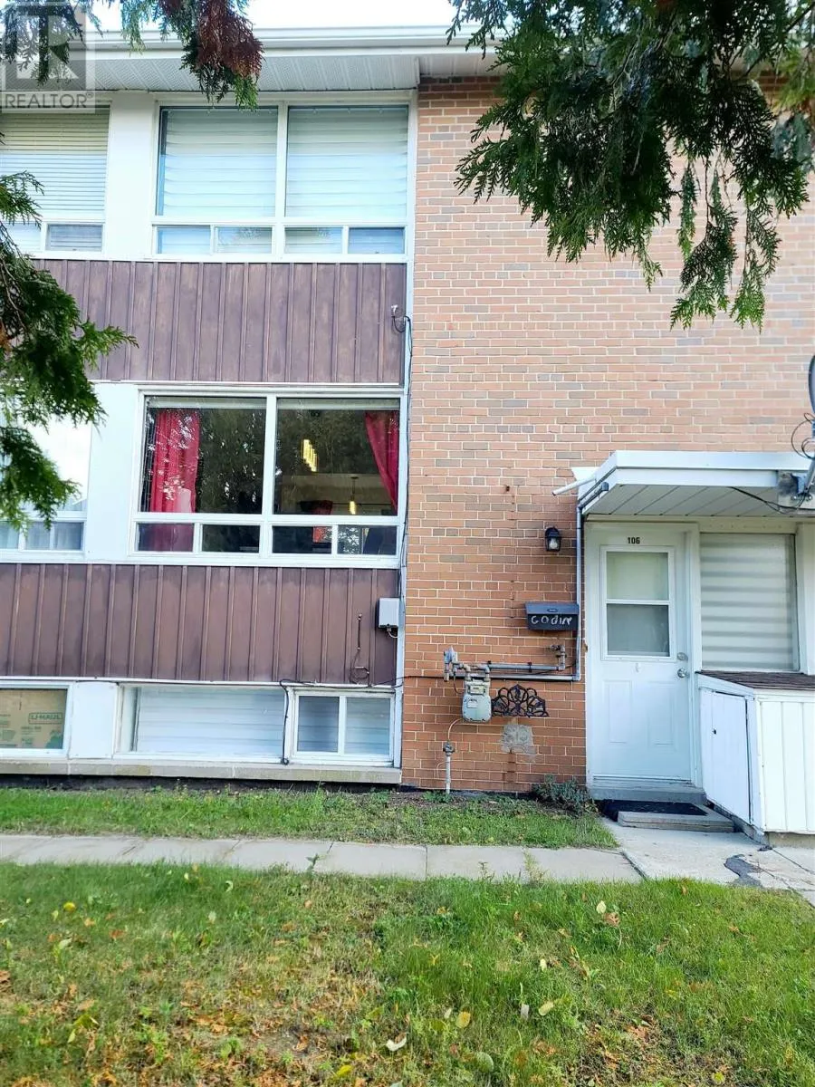 Row / Townhouse for rent: 106 Hutchison Ave, Elliot Lake, Ontario P5A 1W8