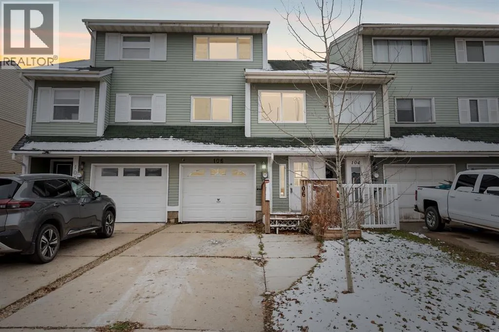 Row / Townhouse for rent: 106 Wylie Place, Fort McMurray, Alberta T9H 4R4