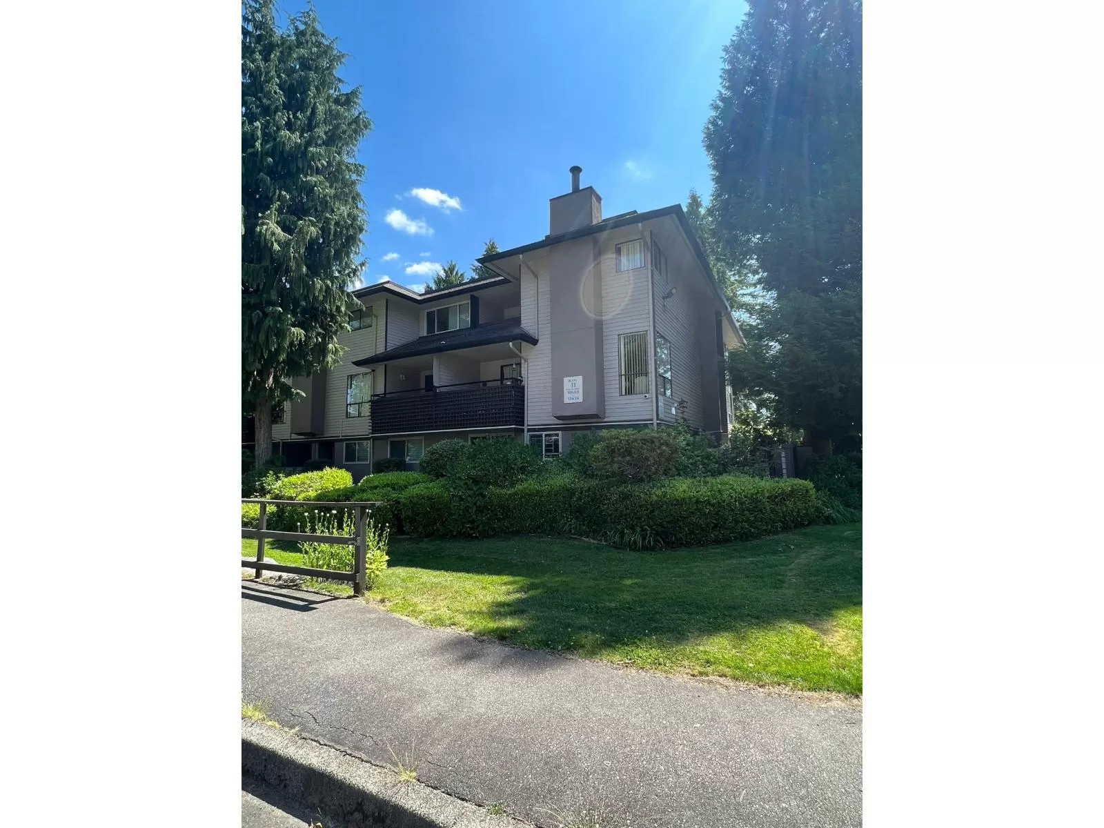 Row / Townhouse for rent: 10600 Holly Park Lane, Surrey, British Columbia V3R 6X9