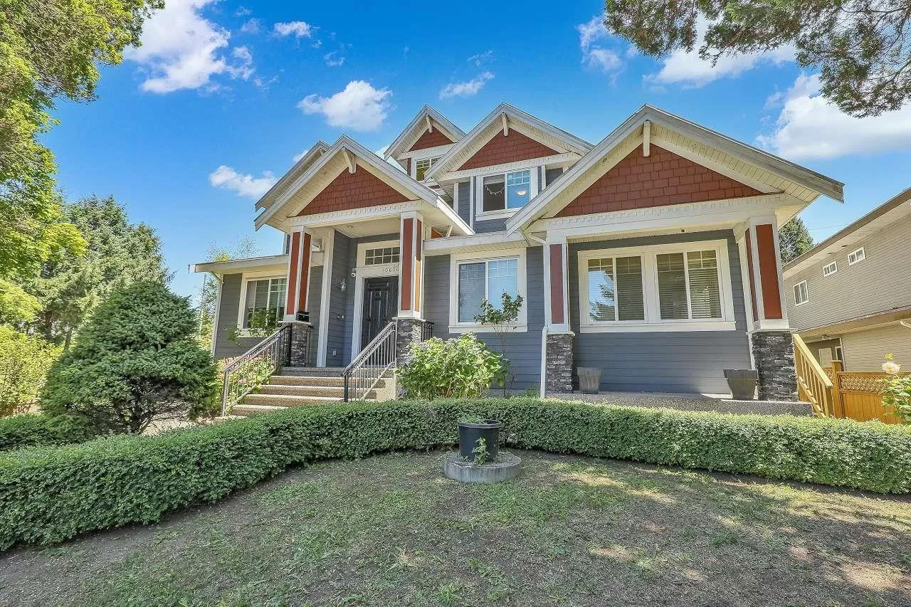 House for rent: 10600 Whalley Boulevard, Surrey, British Columbia V3T 4H7