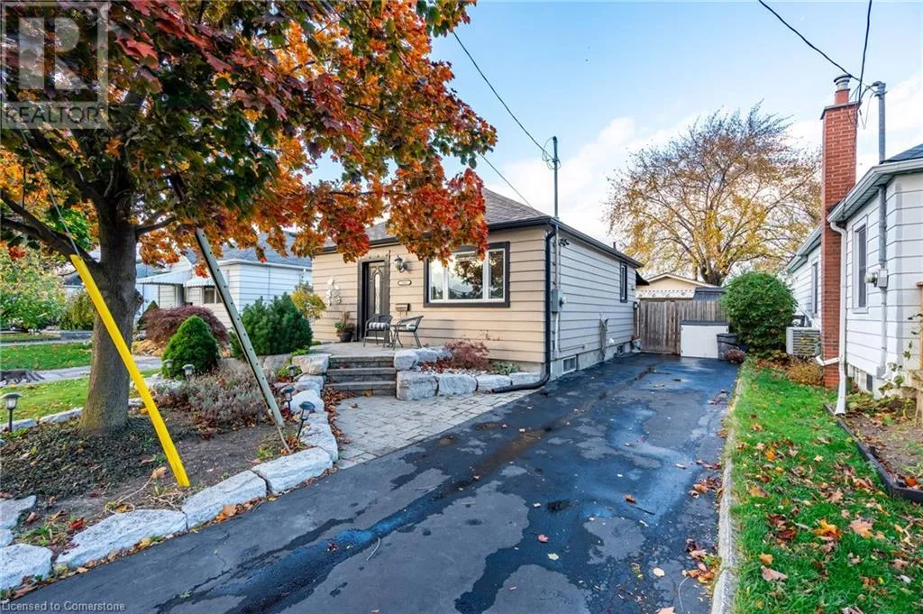 House for rent: 1061 Central Avenue, Hamilton, Ontario L8K 1N3