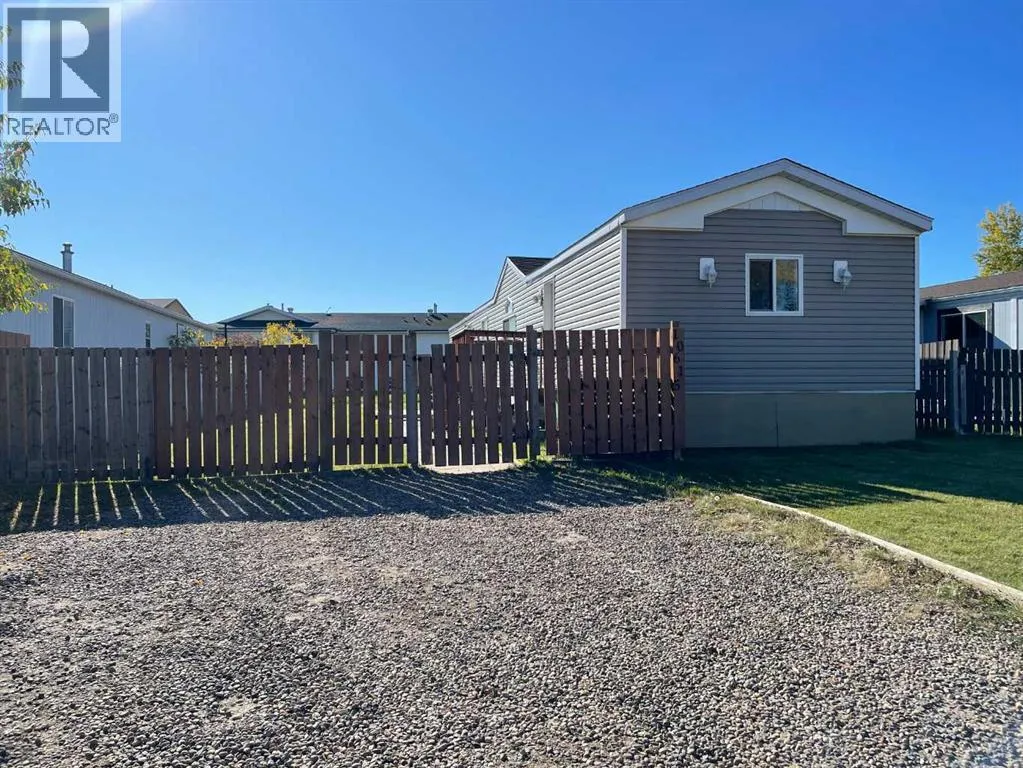 Manufactured Home for rent: 10615 99, High Level, Alberta T0H 1Z0