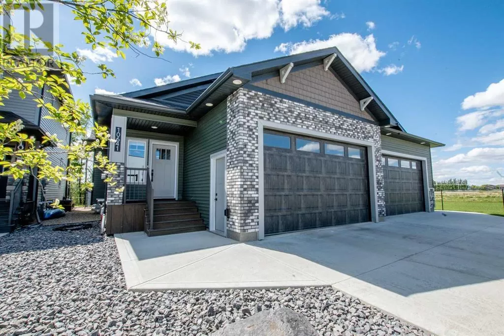 Duplex for rent: 10641 66 Avenue, Grande Prairie, Alberta T8W 0L5