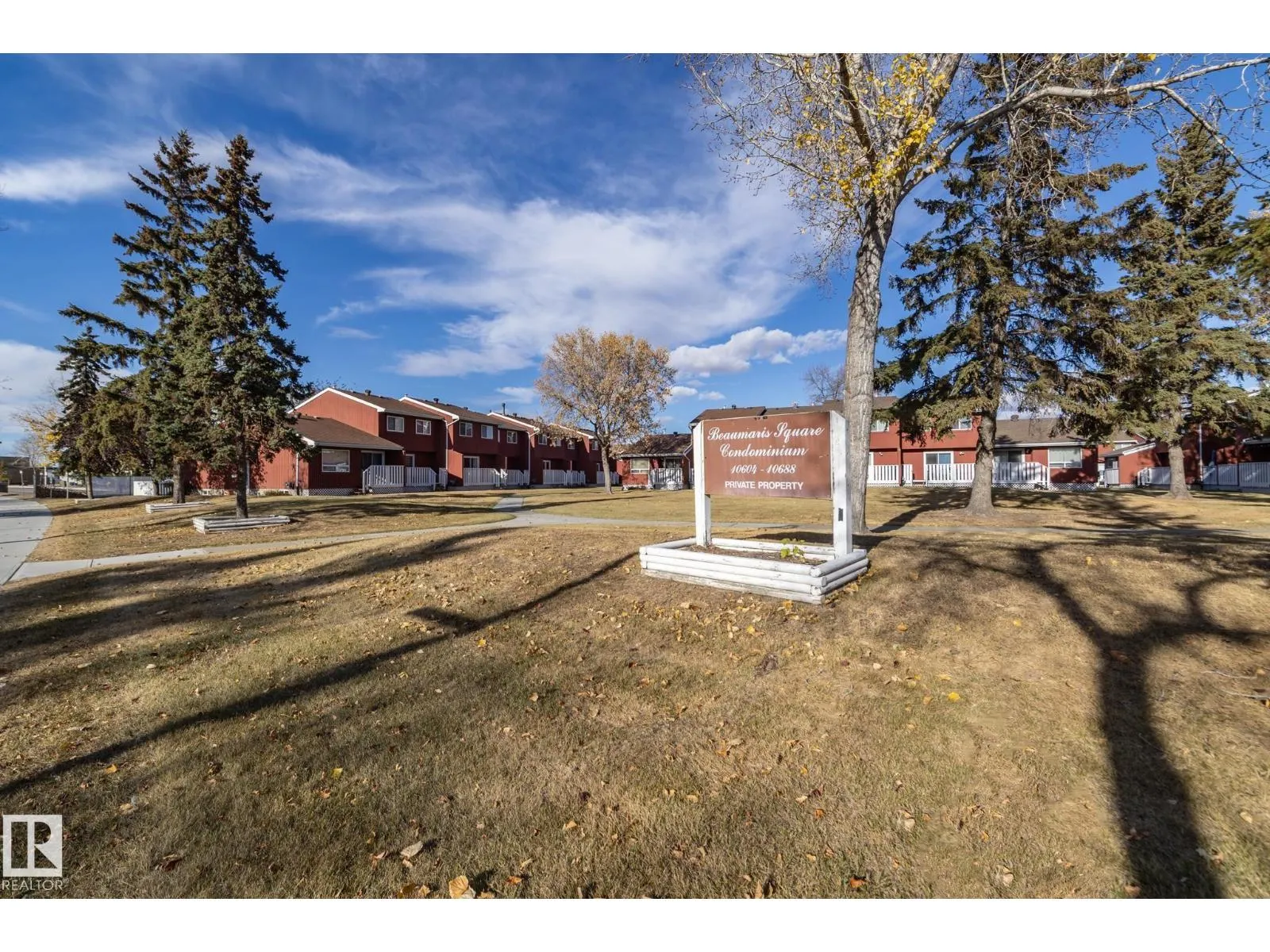 Row / Townhouse for rent: 10656 Beaumaris Rd Nw, Edmonton, Alberta T5X 3N4