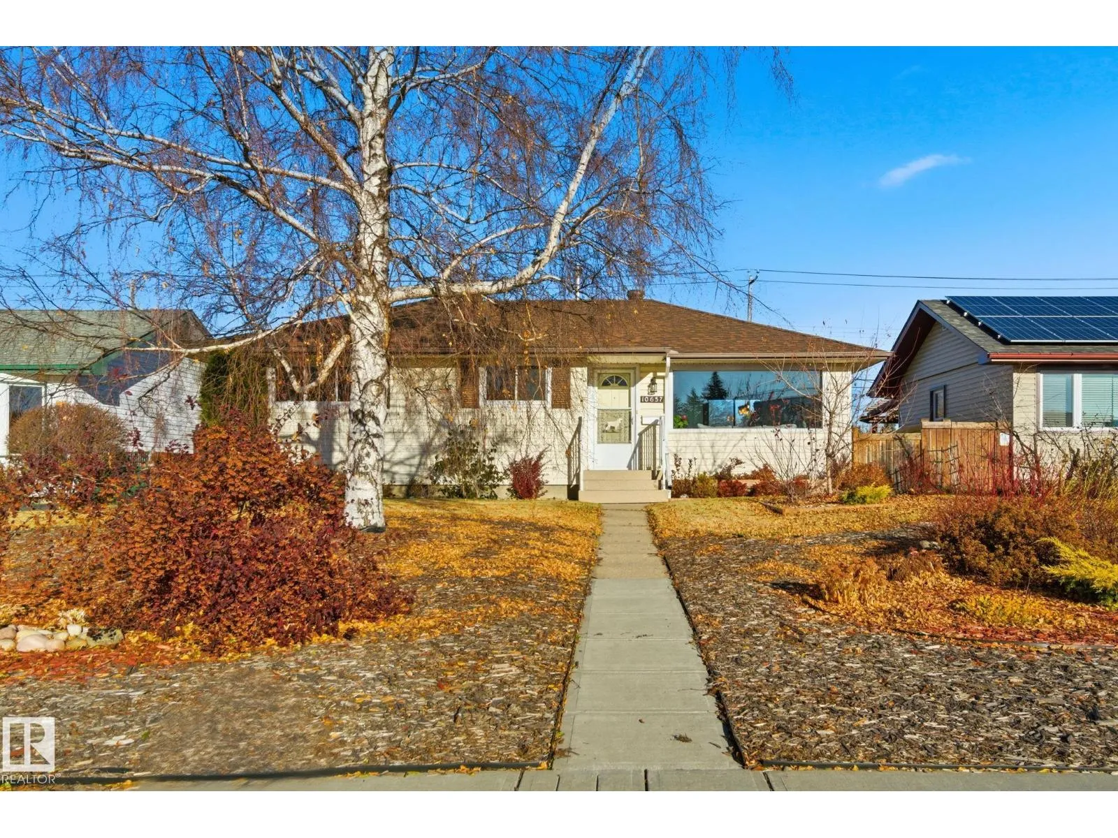 House for rent: 10657 St Gabriel School Rd Nw, Edmonton, Alberta T6A 3S4