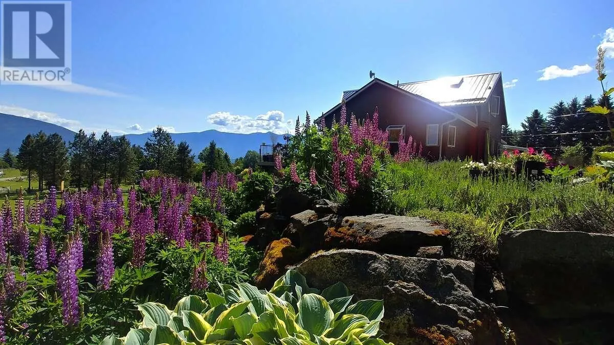 House for rent: 1067 Simmons Road, Creston, British Columbia V0B 1G7