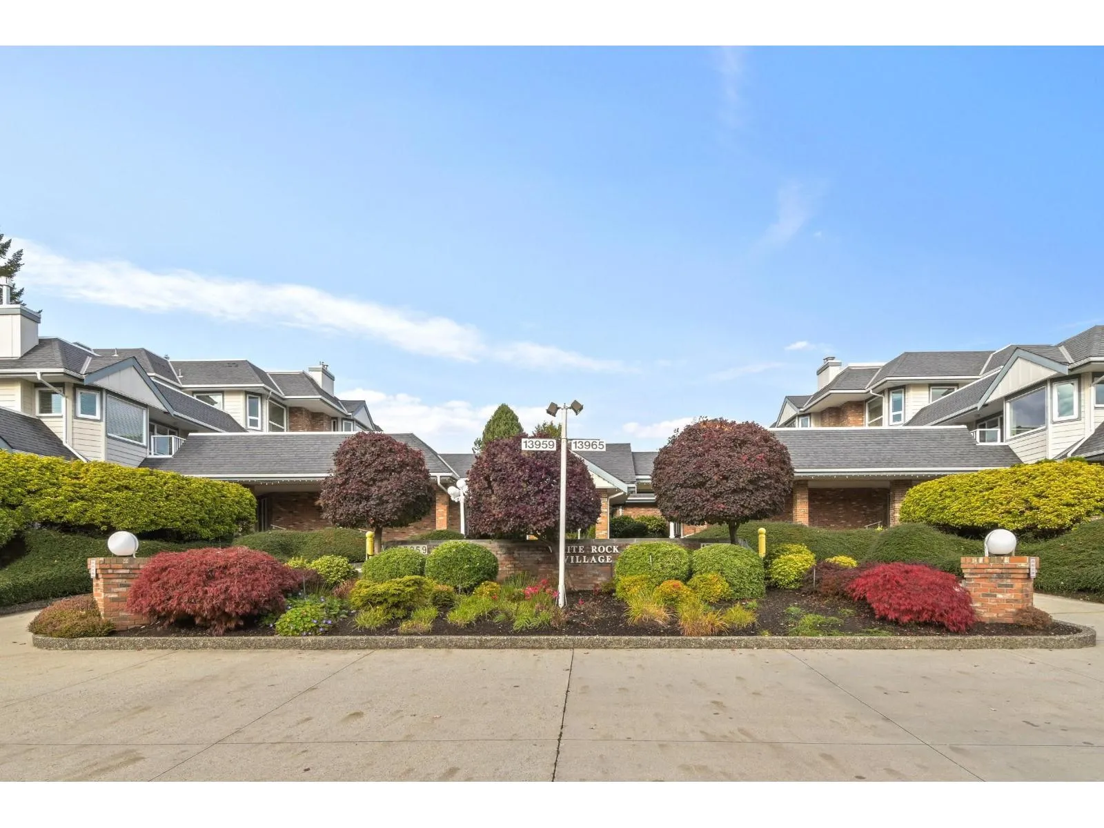 Apartment for rent: 107 13965 16 Avenue, Surrey, British Columbia V4A 1P8