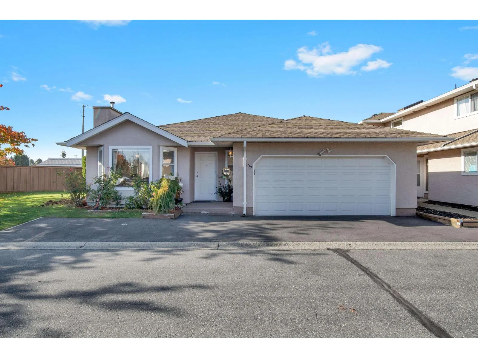 Row / Townhouse for rent: 107 15501 89a Avenue, Surrey, British Columbia V3R 0Z5