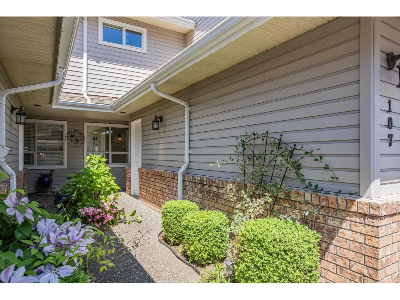 Row / Townhouse for rent: 107 16350 14 Avenue, Surrey, British Columbia V4A 8J7