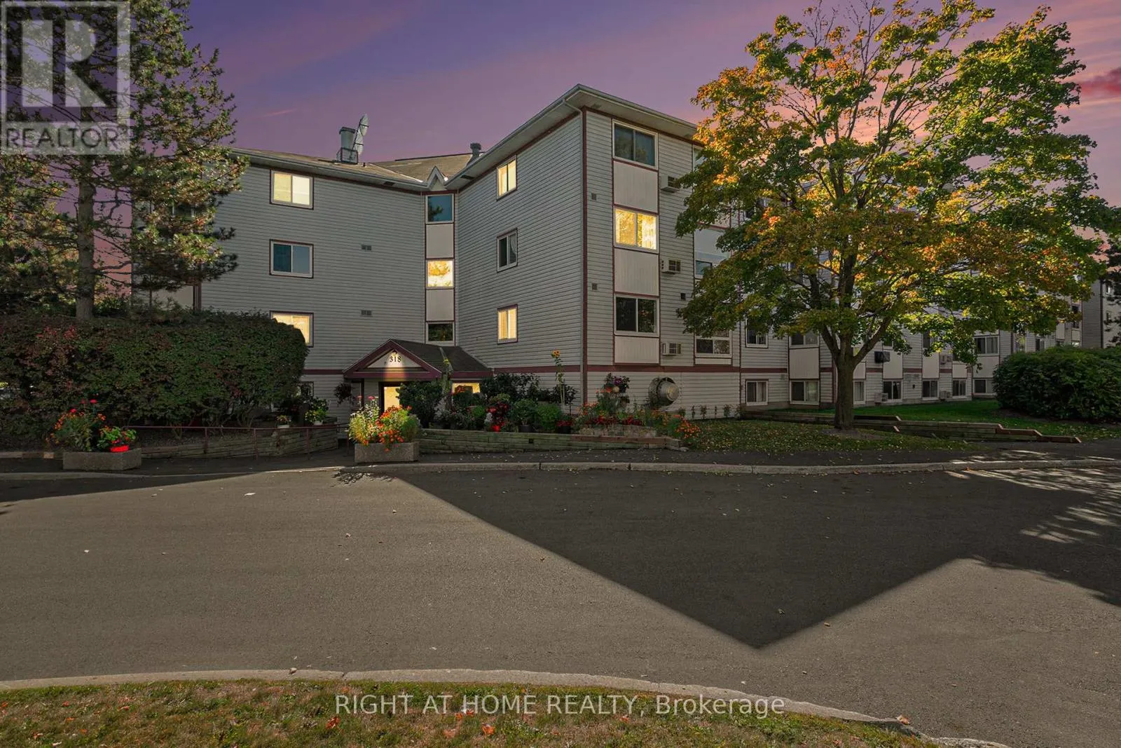 Apartment for rent: 107 - 318 Lorry Greenberg Drive, Ottawa, Ontario K1T 2R5