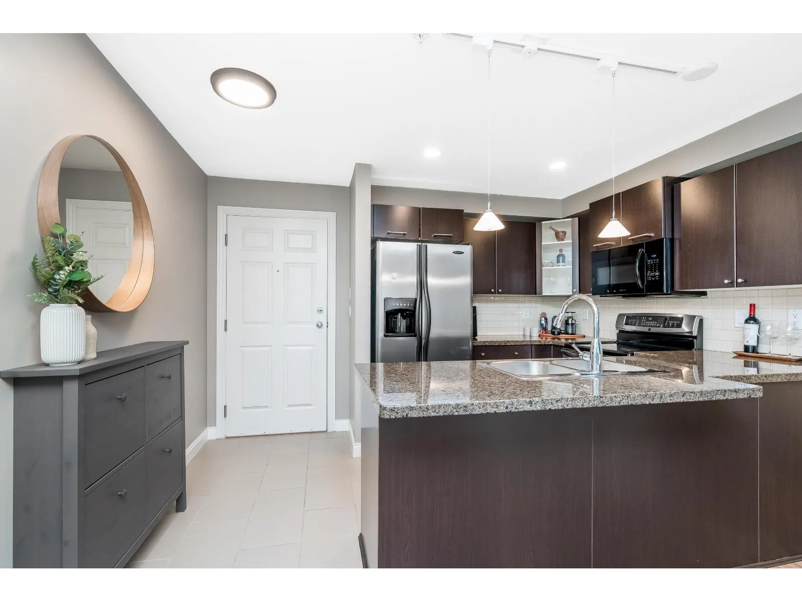 Apartment for rent: 107 5454 198 Street, Langley, British Columbia V3A 1G2