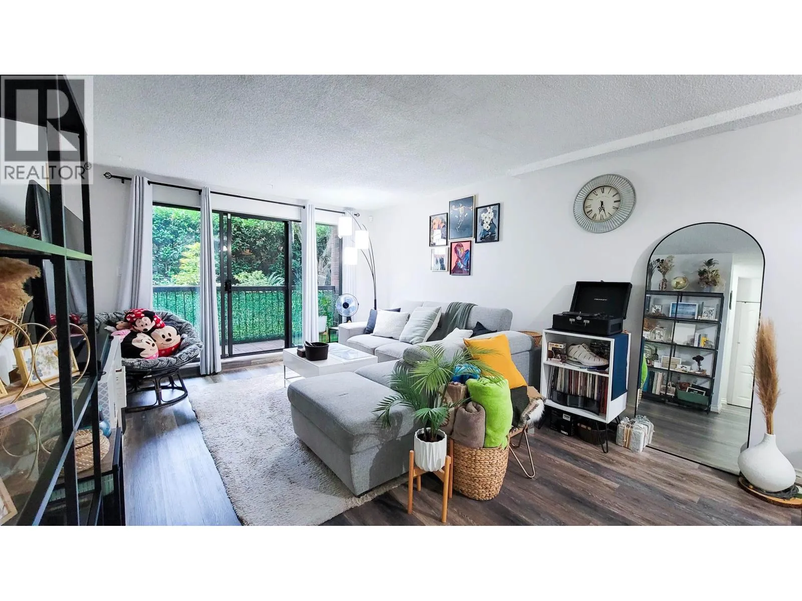 Apartment for rent: 107 620 Eighth Avenue, New Westminster, British Columbia V3M 5V7