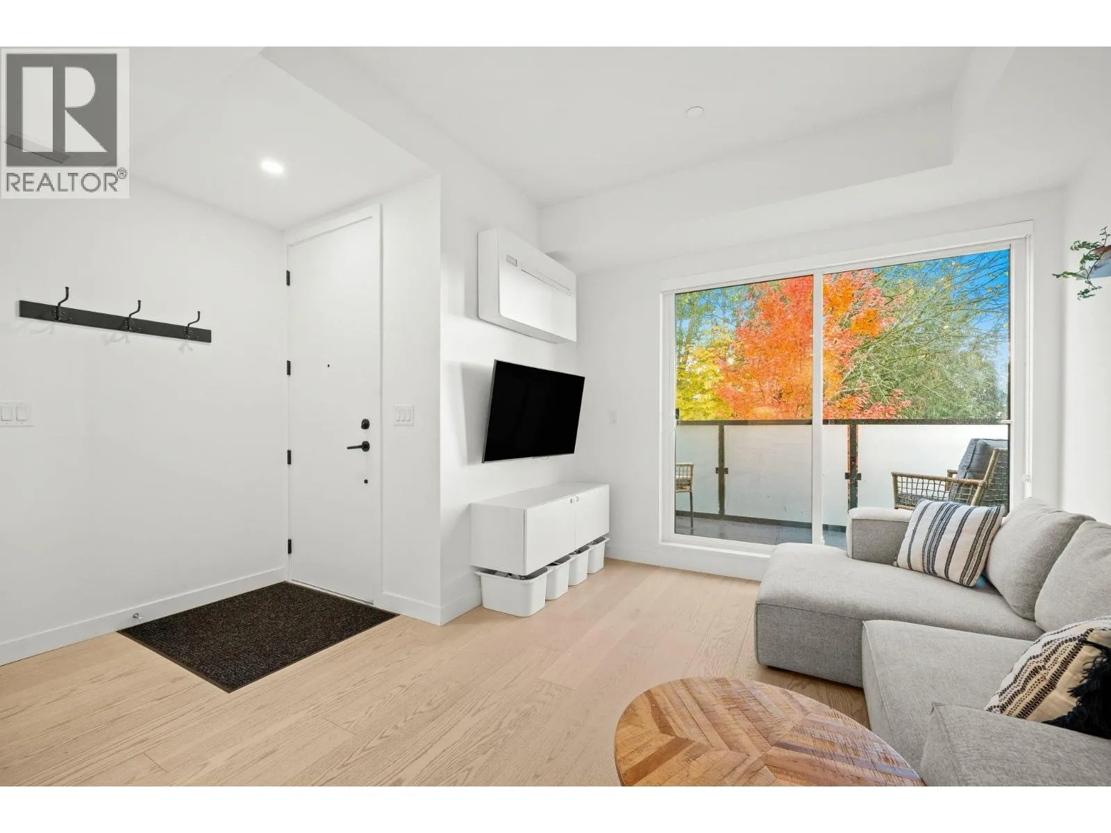 Row / Townhouse for rent: 107 650 E 2nd Street, North Vancouver, British Columbia V7L 1E3