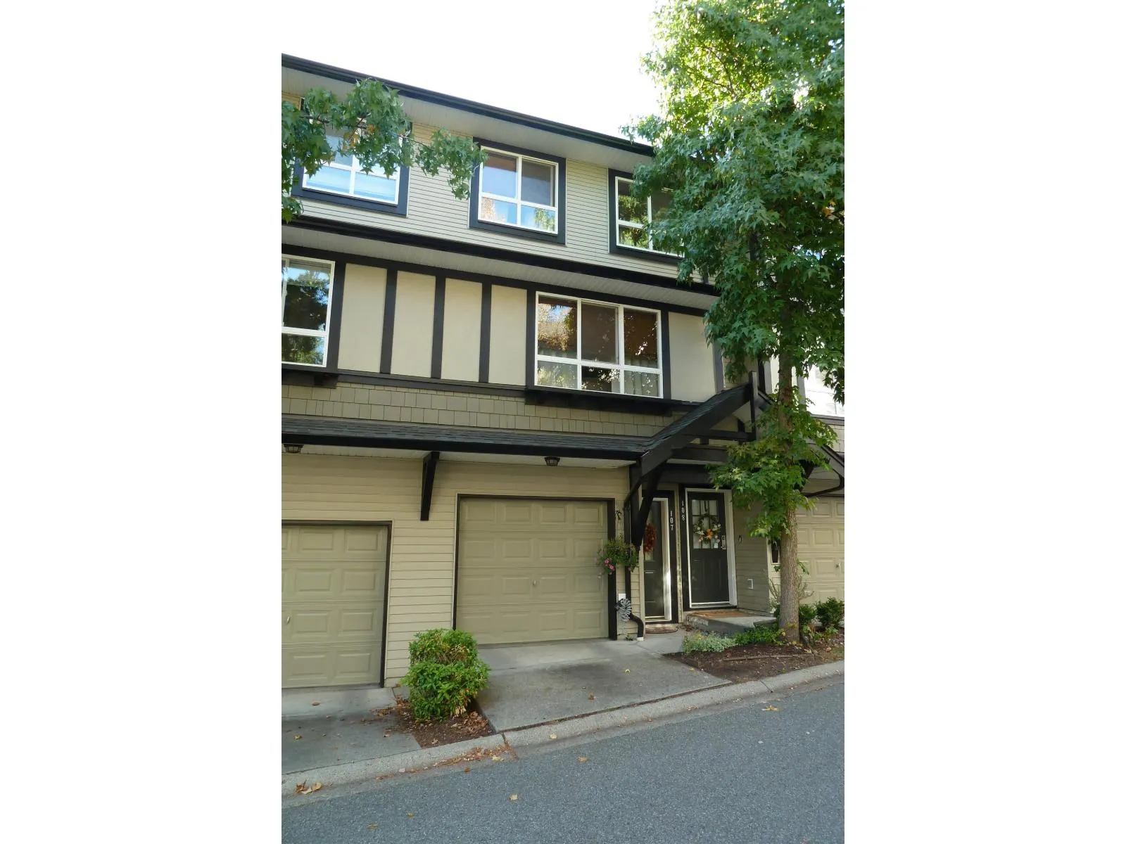 Row / Townhouse for rent: 107 6747 203 Street, Langley, British Columbia V2Y 3B5