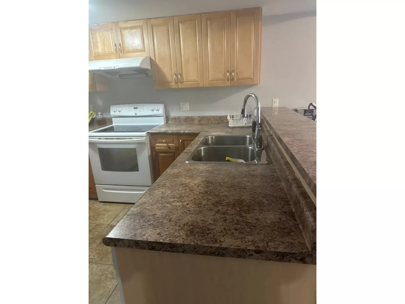 Apartment for rent: 107 6960 120 Street, Surrey, British Columbia V3W 1V4