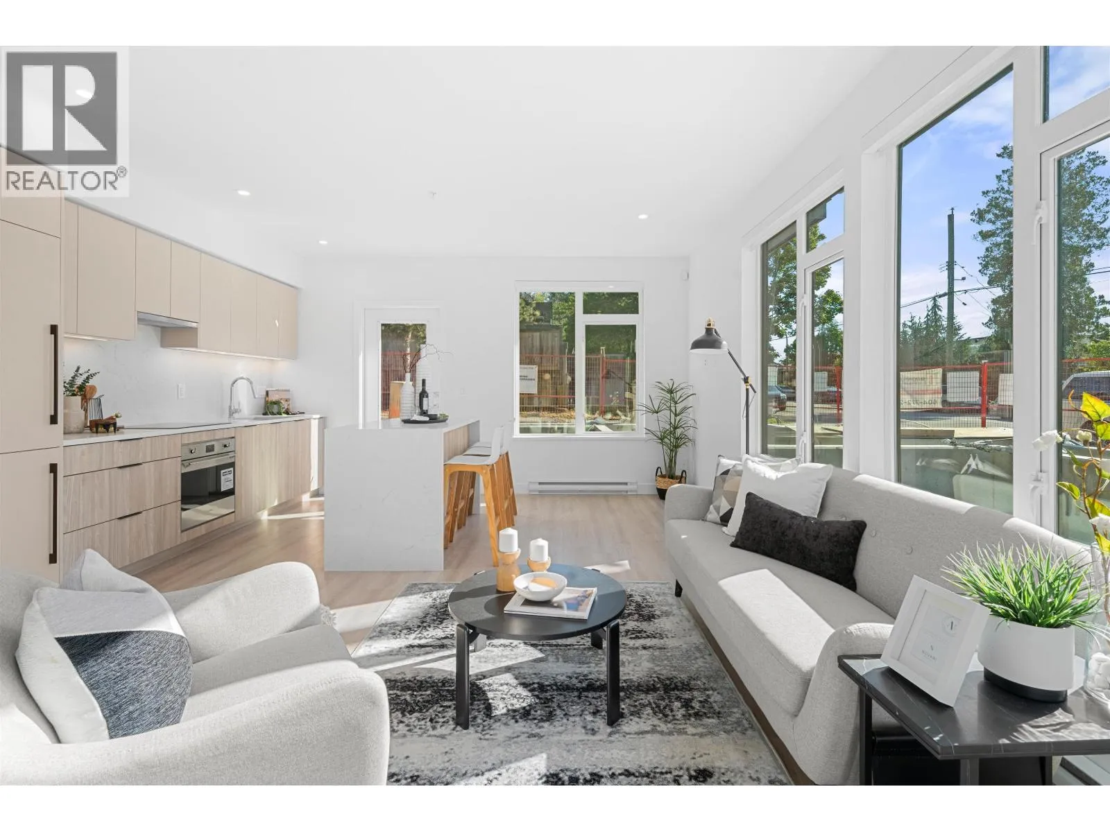 Apartment for rent: 107 7161 17th Avenue, Burnaby, British Columbia V3N 1K8