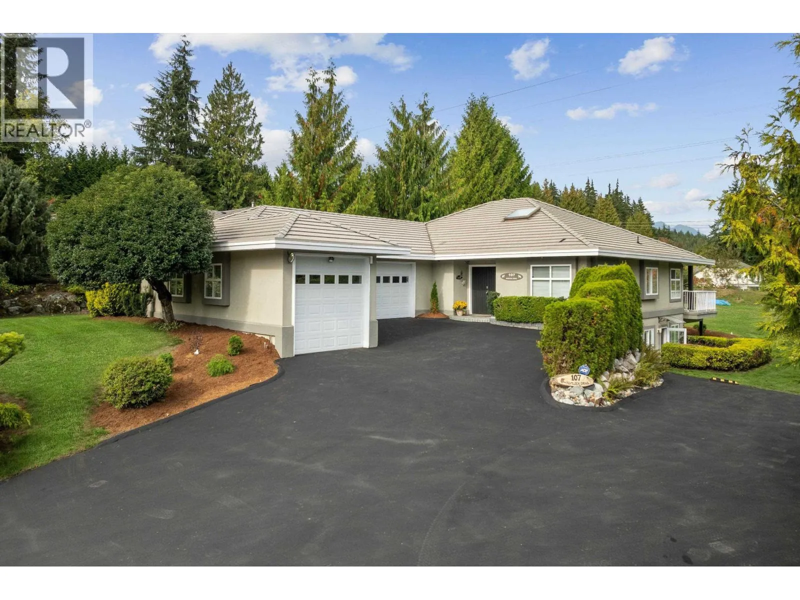 House for rent: 107 Hemlock Drive, Anmore, British Columbia V3H 4W9