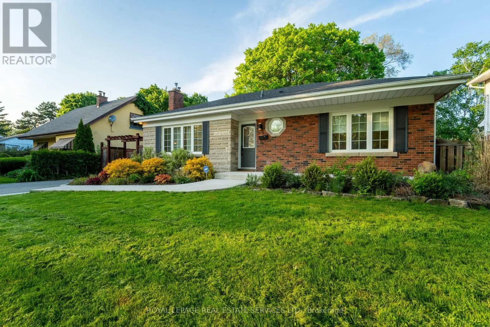 House for rent: 1071 Joan Drive, Burlington, Ontario L7T 3H3