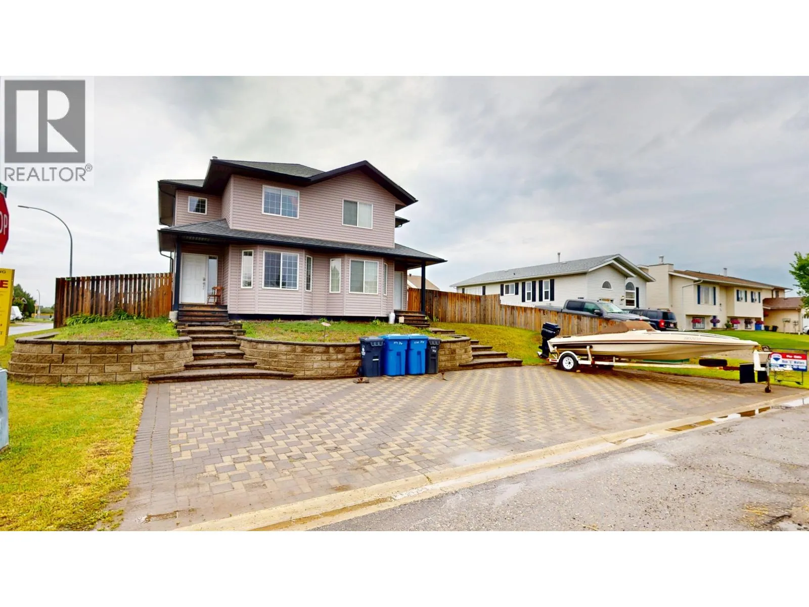 Duplex for rent: 10711 89 Street, Fort St. John, British Columbia V1J 5Y3