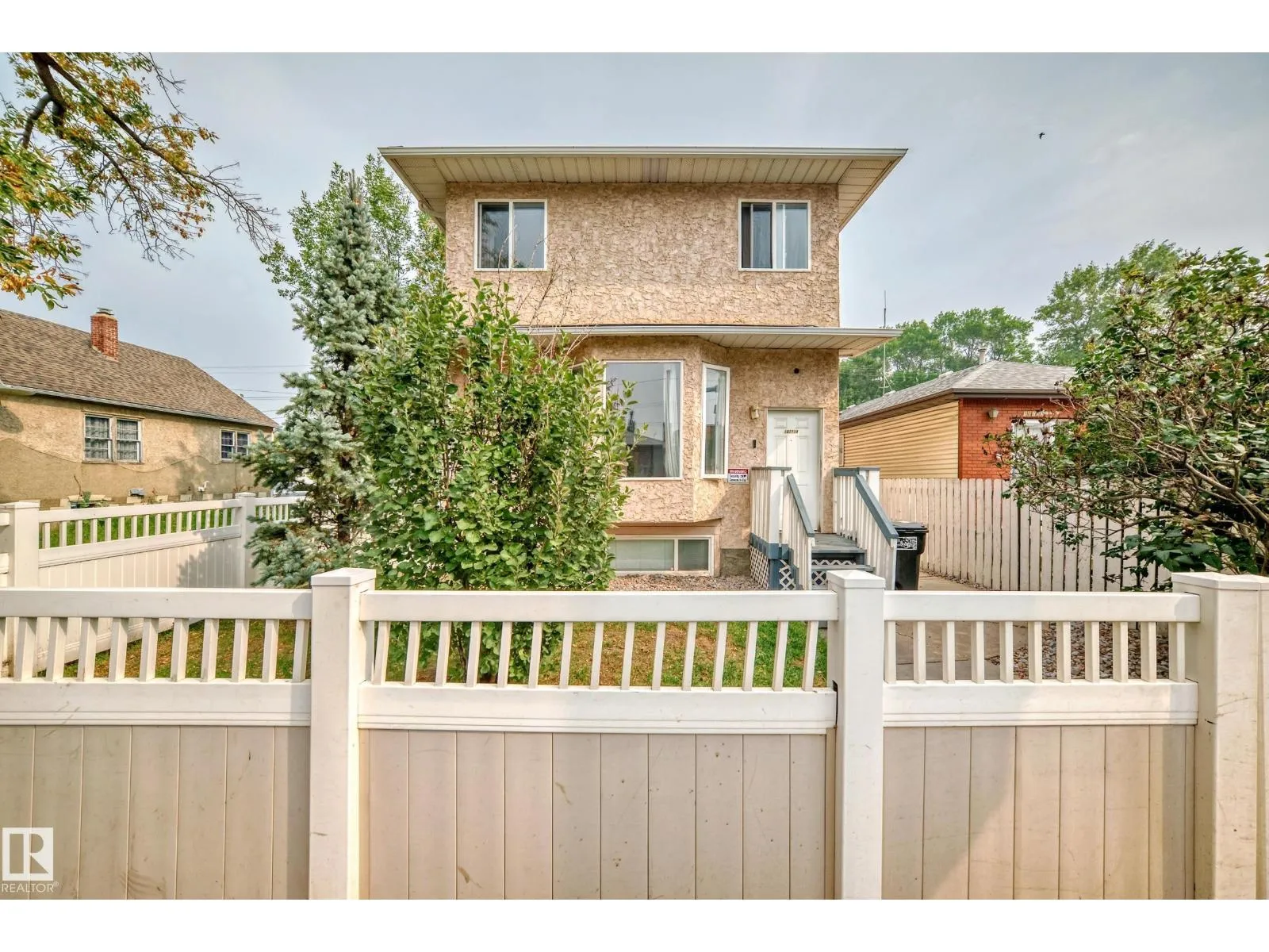 Row / Townhouse for rent: 10711a 95 St. Nw, Edmonton, Alberta T5H 2C8