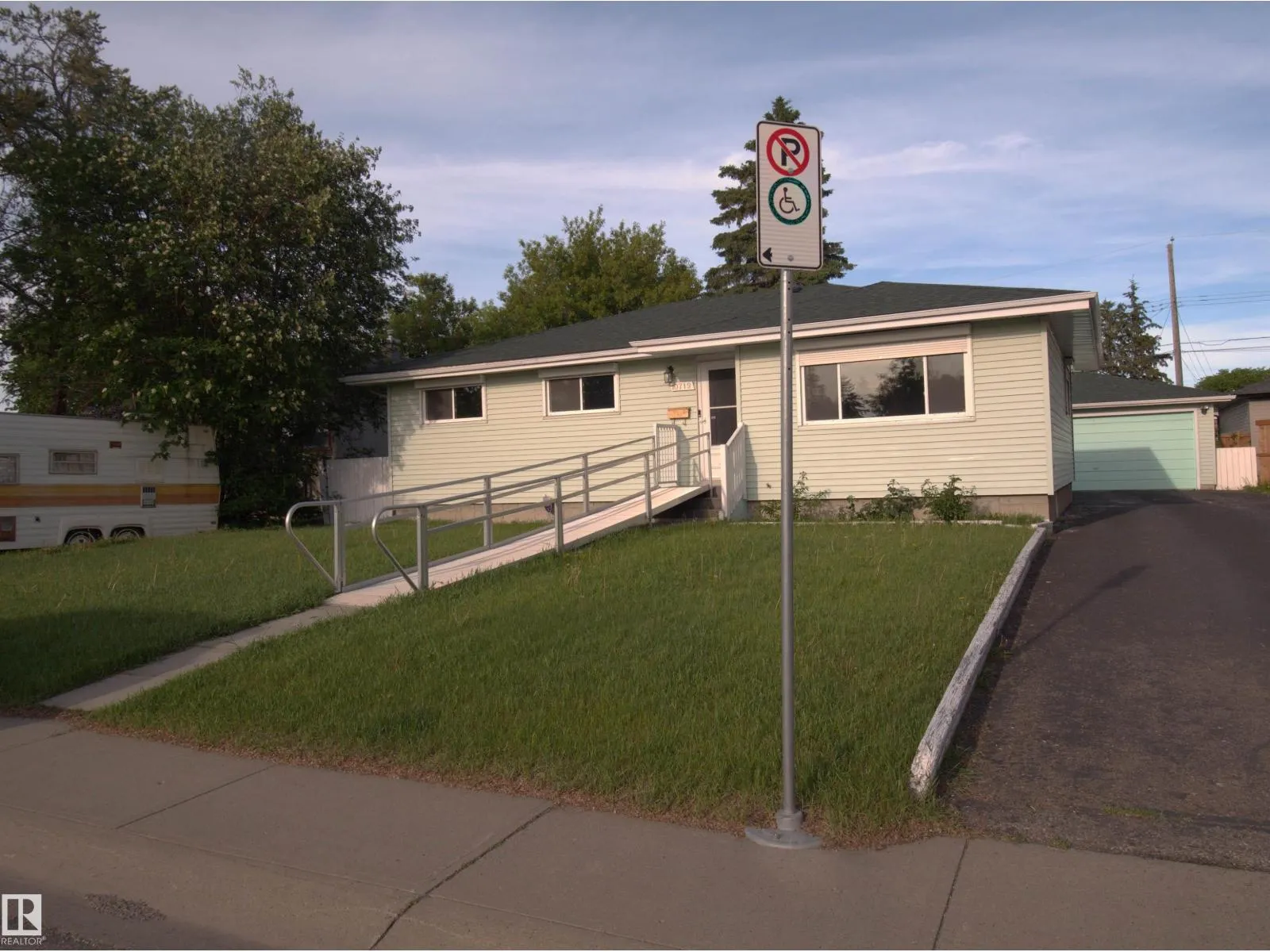 House for rent: 10719 152 Street Nw, Edmonton, Alberta T5P 1Z2