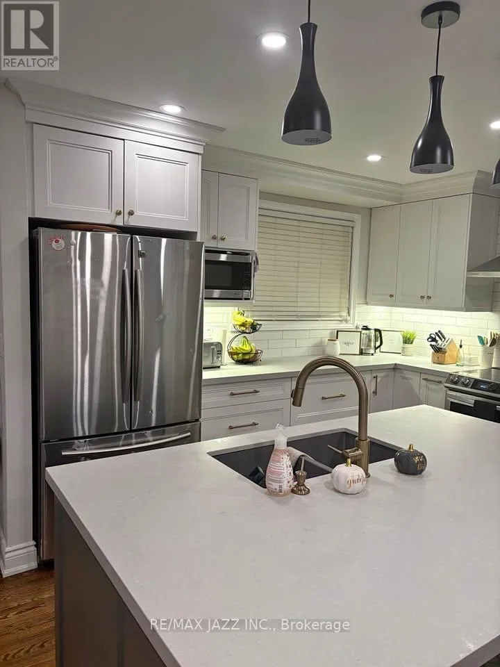 House for rent: 1074 Willowdale Avenue, Oshawa, Ontario L1H 1W6