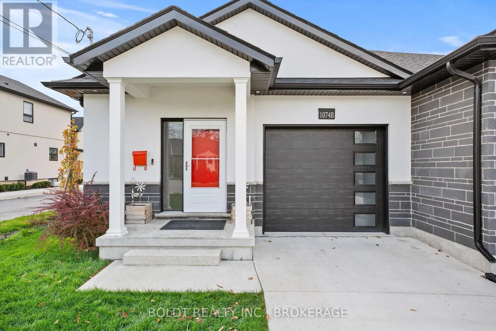 House for rent: 1074b Vansickle Road N, St. Catharines, Ontario L2S 2X3