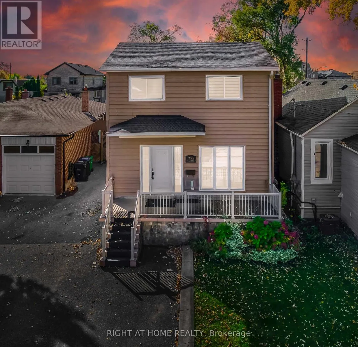 House for rent: 1076 Eastmount Avenue, Mississauga, Ontario L5E 1Z3