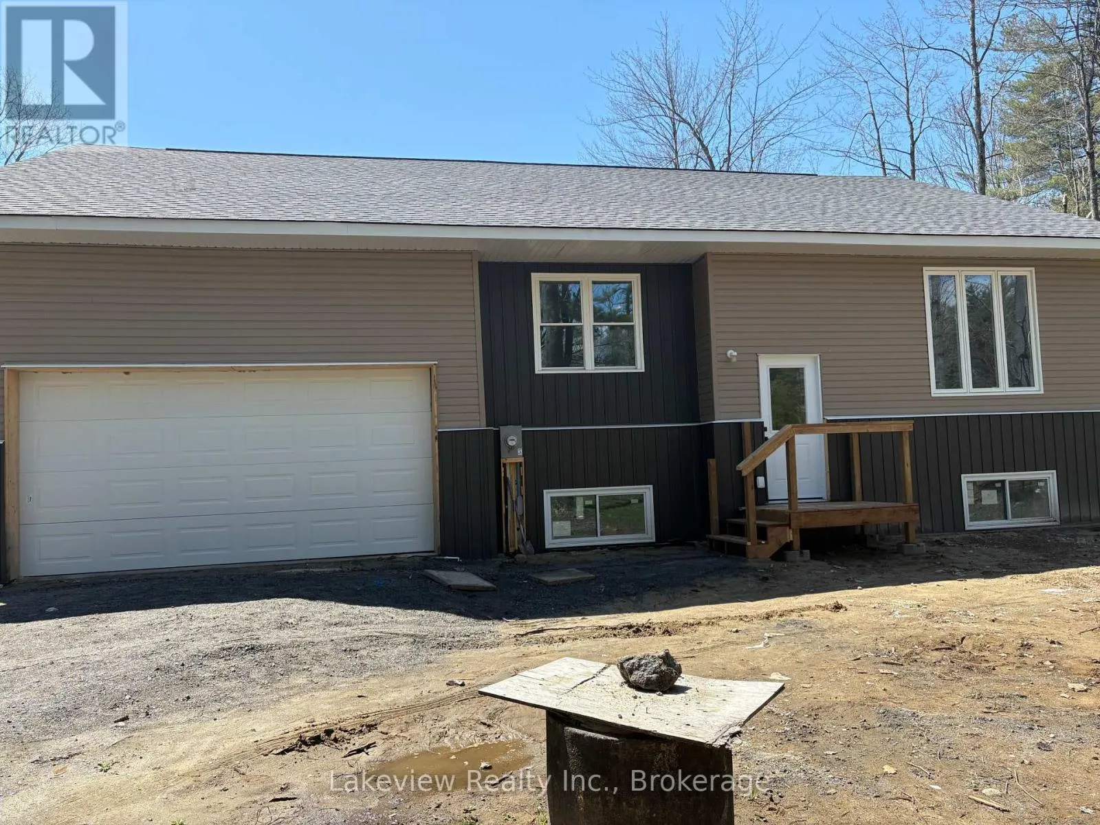 House for rent: 1078 South Kahshe Lake Road E, Gravenhurst, Ontario P0E 1G0