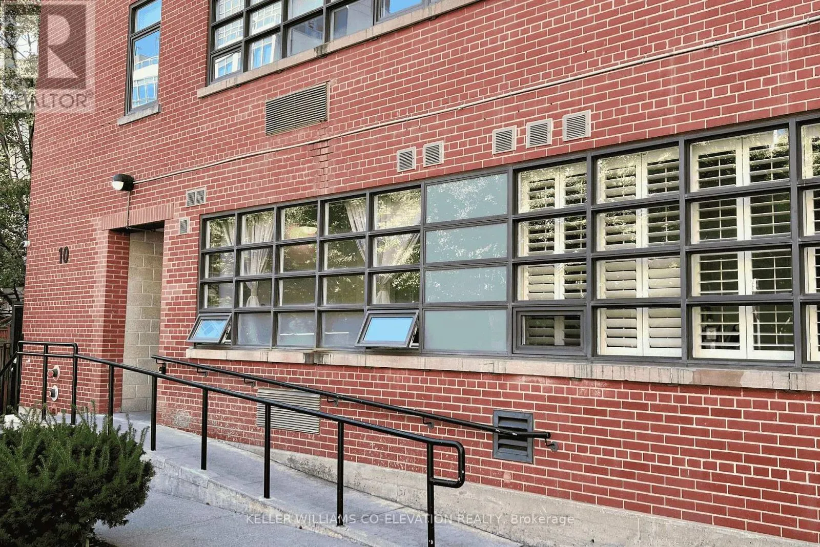 Apartment for rent: 108 - 10 Wellesley Place, Toronto, Ontario M4Y 1B1