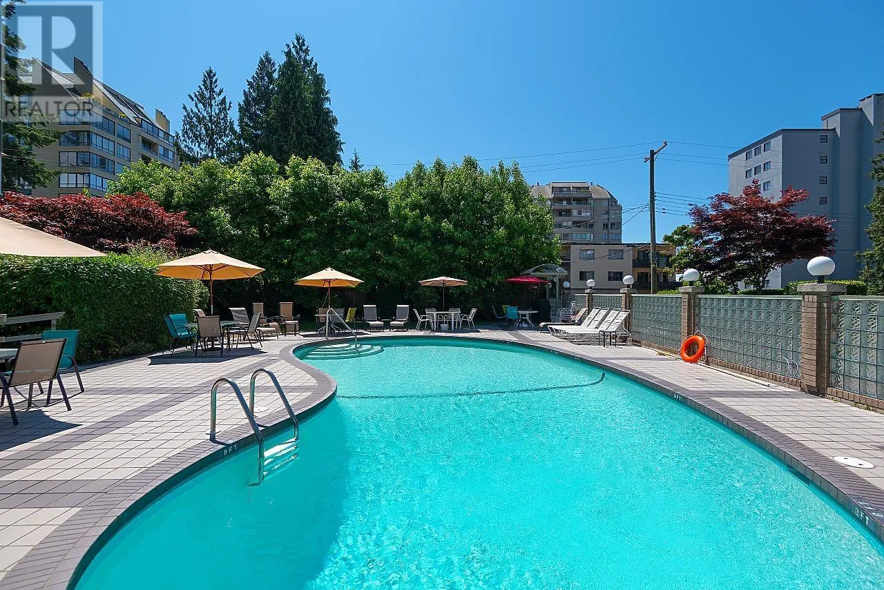 Apartment for rent: 108 1425 Esquimalt Avenue, West Vancouver, British Columbia V7T 1L1